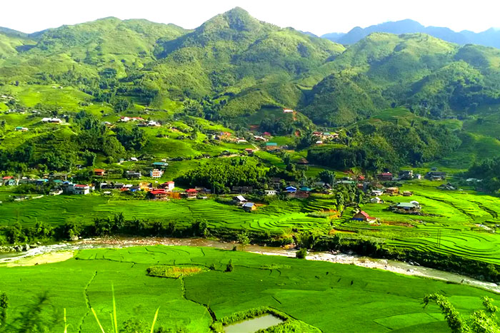 Visit ethnic villages in Sapa