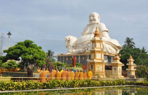 Why Visit Vinh Trang Pagoda — A Spiritual Site In Southern Vietnam?