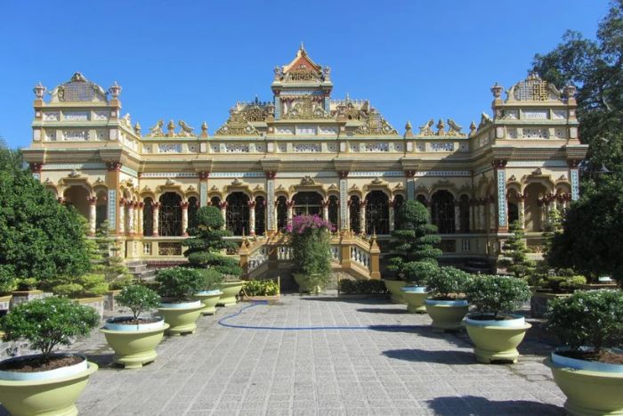 Vinh Trang Pagoda is one of the most iconic Buddhist temples in Southern Vietnam