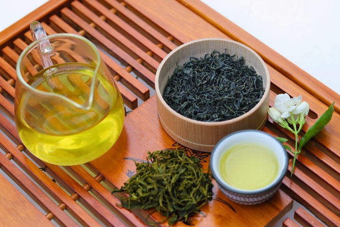 Vietnamese green tea with fresh vegetal flavors