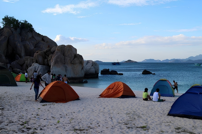 My Khe beach is a beach suitable for camping