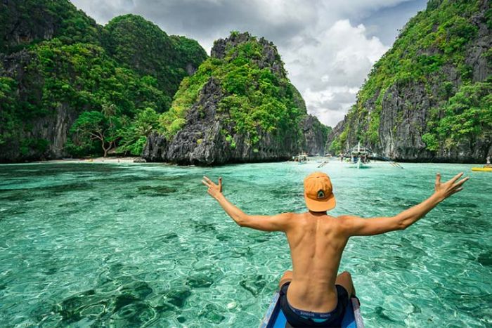 El Nido, turquoise lagoons and stunning karst cliffs await