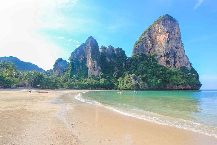 Railay, stunning beaches set between cliffs and vibrant emerald waters
