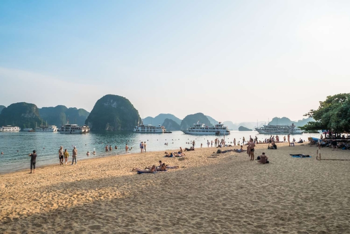 Best time to visit beaches in Vietnam, Ha Long Bay from April to June