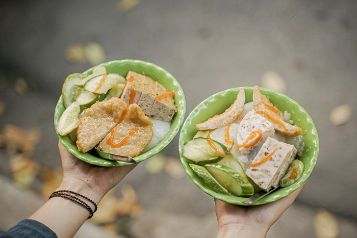 Traditional Vietnamese Breakfast: Bánh giò is a must-try dish in the morning