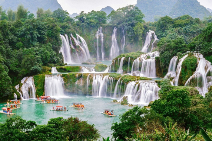 Taking a boat excursion to Ban Gioc waterfall 