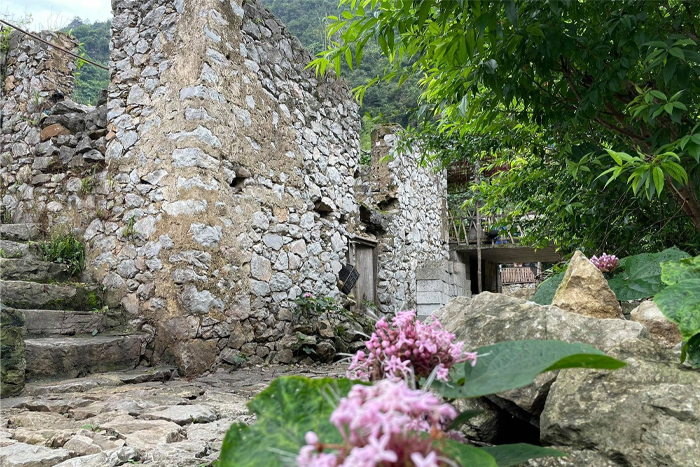 Ancient stone Khuoi Ki village