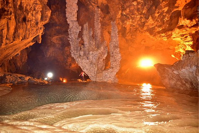 When is the best time to explore Nguom Ngao cave?