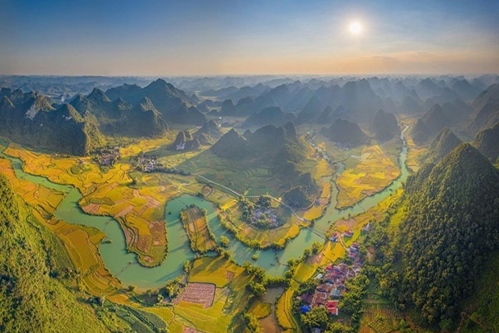 Why to visit Phong Nam valley?