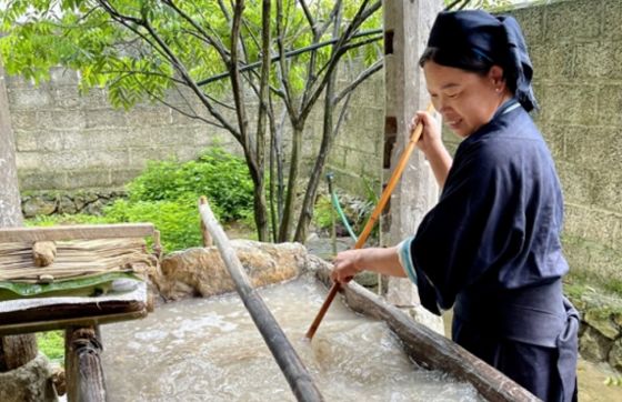 Discover The Traditional Paper-making Village Of The Nùng An In Cao Bang
