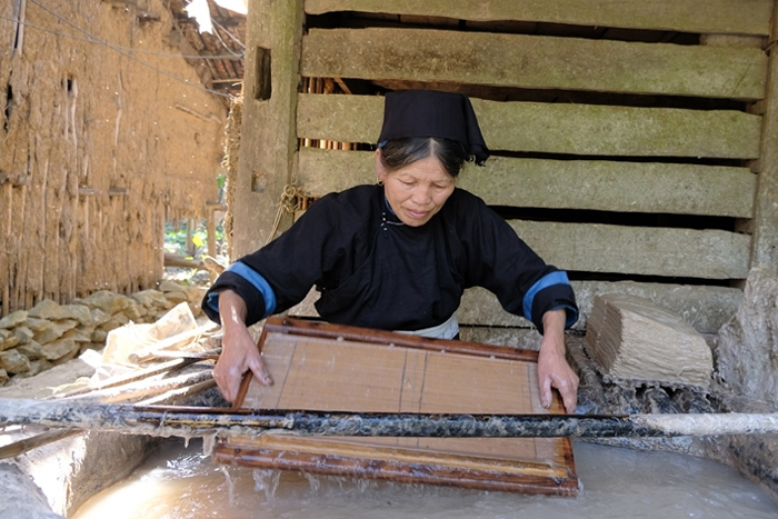 The process of making the traditional paper