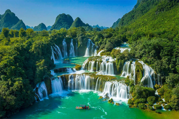 Bản Giốc Waterfall in Cao Bang
