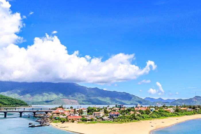 Lang Co Beach Hue – tropical beach between sea and mountains