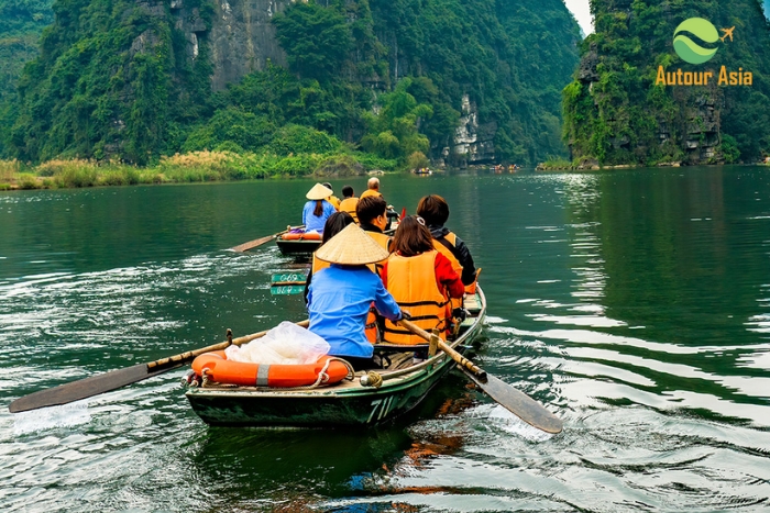 Rowboat in Ninh Binh