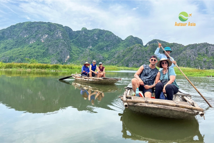 A peaceful sampan ride