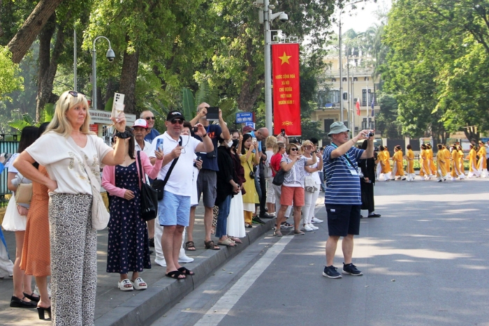 What to do in Vietnam 15-day tour in October ? Hanoi is top choice for your trip 