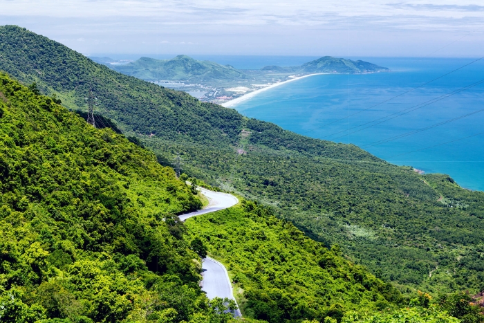 What to see in 2 weeks in central Vietnam? Hai Van Pass ​​is a must