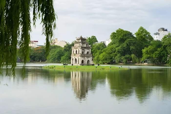 What to see in combined tour Vietnam Cambodia? Hoan Kiem Lake