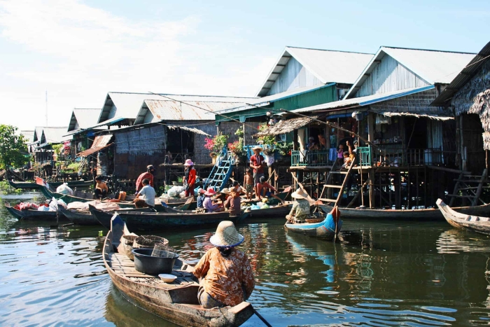 Finish the combined tour Vietnam Cambodia with a visit to Tonlé Sap Lake