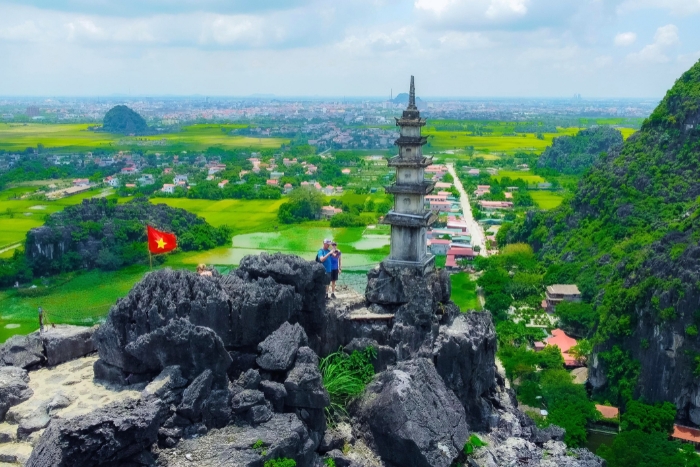 The third day of the combined tour Vietnam Cambodia begins with a climb up Mua Mountain