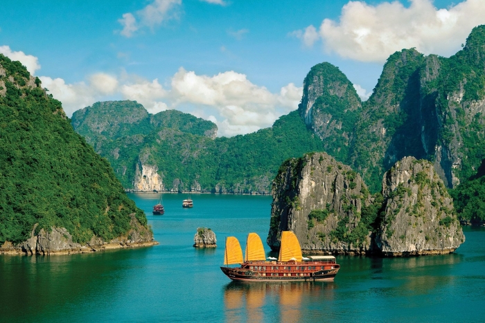 2 weeks in Vietnam Cambodia: Exploring Bai Tu Long Bay