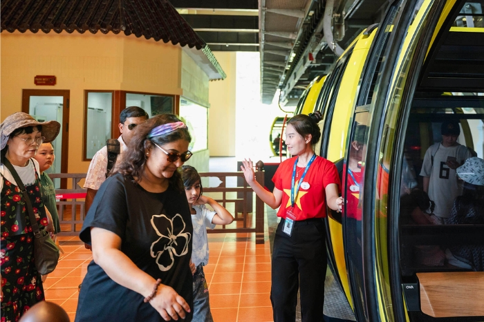 The impressive cable car system offers memorable experiences for visitors