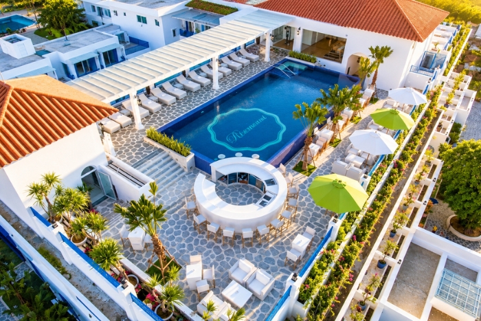 Luxury travel in Da Nang between the pool and a Mediterranean atmosphere