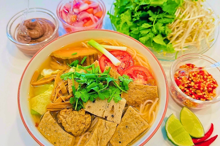 A warm bowl of bún chả cá for a midday pause