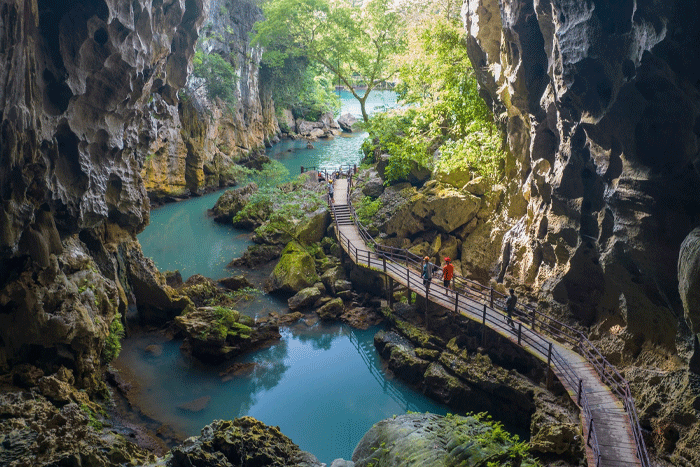 Visit caves in Quang Binh