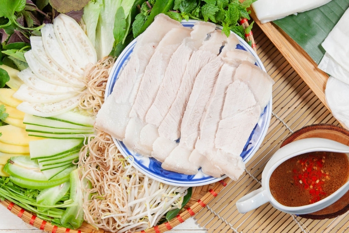 Da Nang food tour by motorbike : Pork Rice Paper Rolls is my very favorite dish 