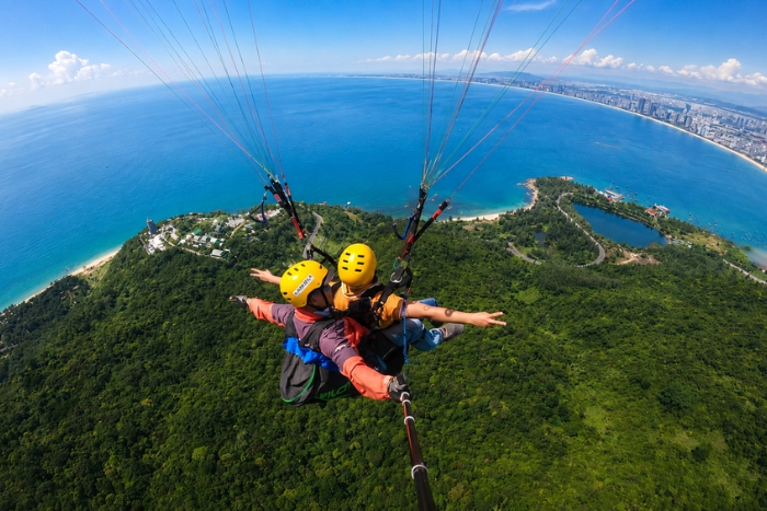 Experiencing the thrill of paragliding at Son Tra during 2 days in Da Nang