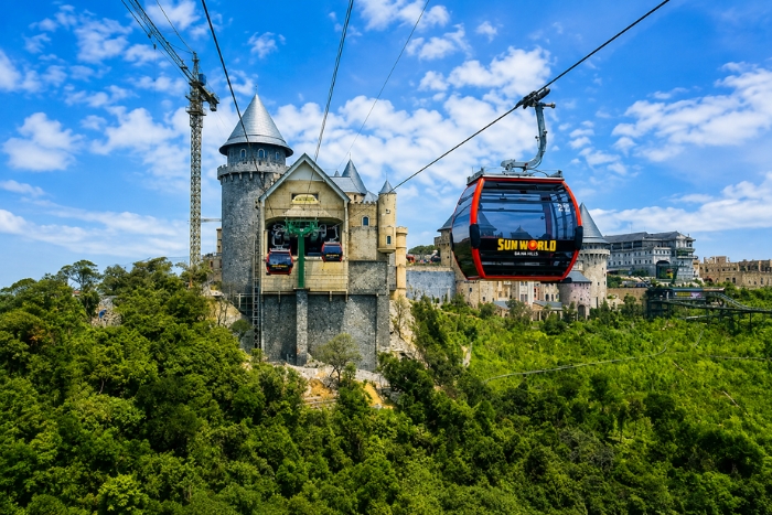 Marveling at the landscapes of Ba Na Hills from the cable car