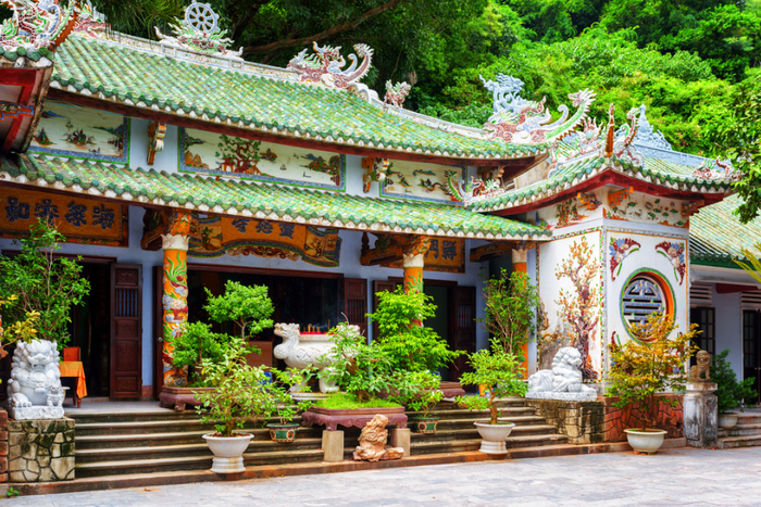 A corner of the main shrine of Linh Ung pagoda 