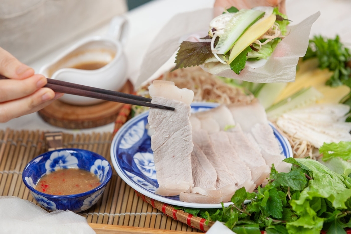 Remember to enjoy Da Nang rice paper pork rolls!