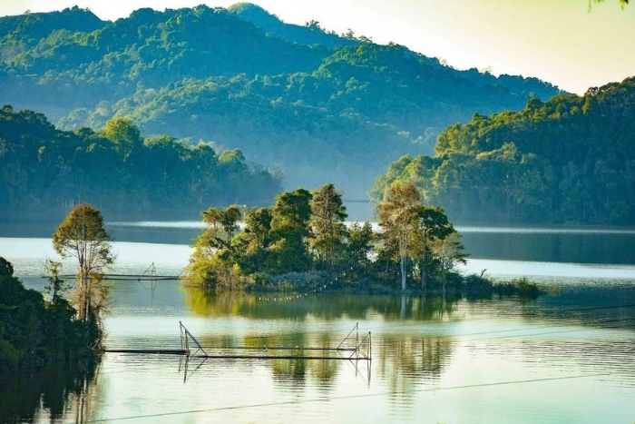 End of the day at Pa Khoang Lake