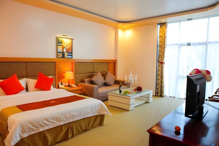 The hotel is located at the foot of Hill A1, allowing you easy access to this renowned historical site