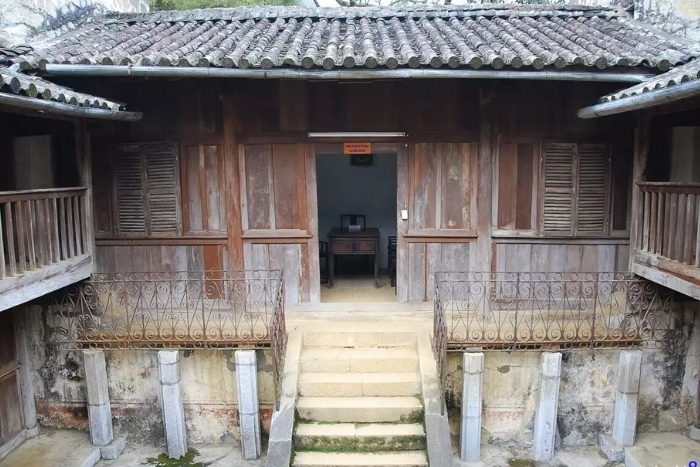 Hmong King's Palace (Vuong Palace)