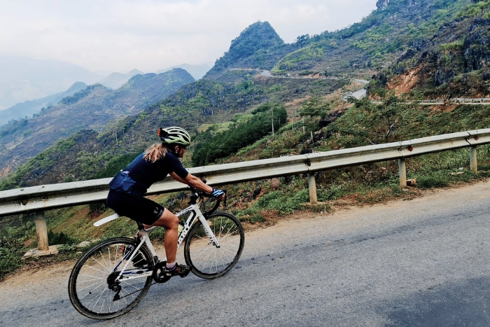 A road bike is not recommended for all people to cycling the Ha Giang Loop