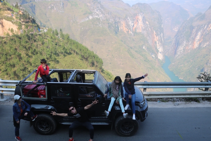 Ha Giang Loop by car