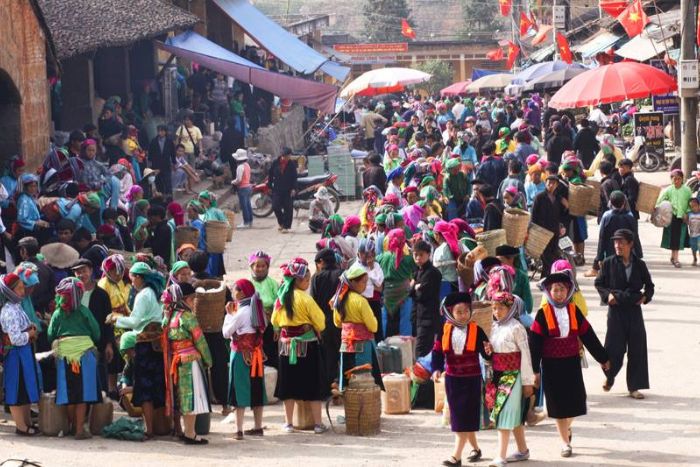 The lively atmosphere at the Khau Vai love market, which is held only once a year