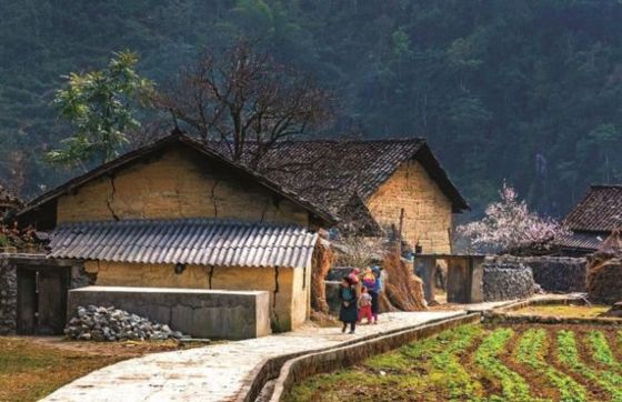 Discover Lao Xa Village In Dong Van, Ha Giang: Nature, Handicrafts, And Hmong Culture