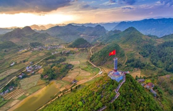Visit The Lung Cu Flag Point - Historical And Sacred Symbol Of Ha Giang