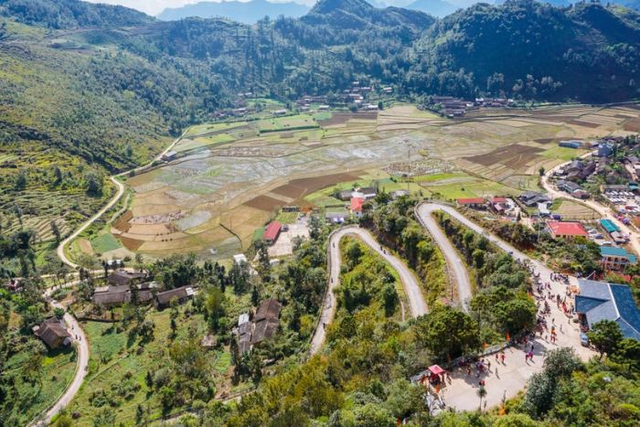 The winding passes of Lung Cu Ha Giang