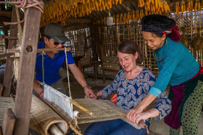 Weaving experience in Lung Tam village