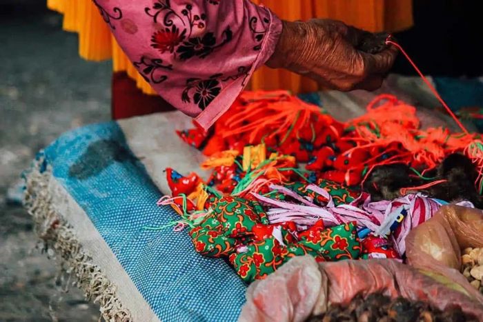 Bracelets with typical patterns at Pho Cao Market