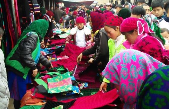 Explore The Colorful Quyet Tien Market In Quan Ba, Ha Giang