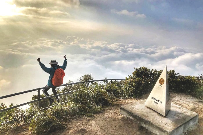 Chieu Lau Thi mountain peak cloud hunting