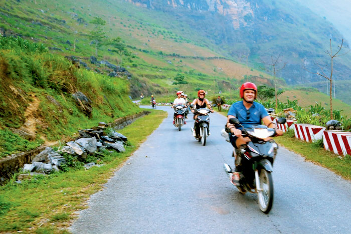 Experience Ha Giang mountain loop on a motorbike
