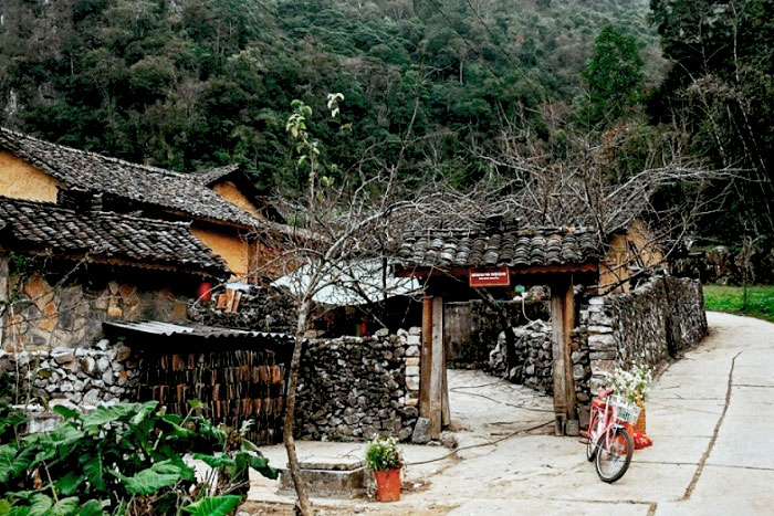 Ha Giang things to do - Visit Pao's house