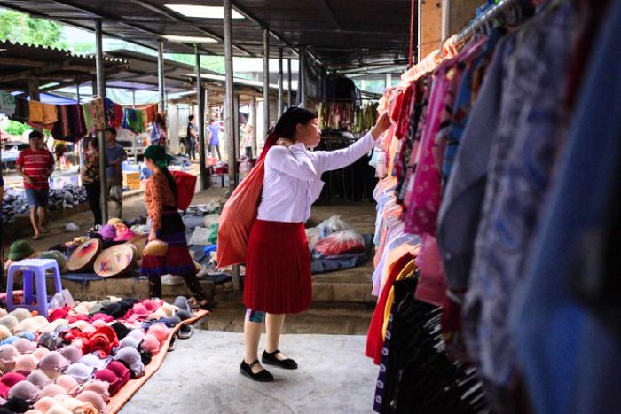 Clothing stalls at Trang Kim market